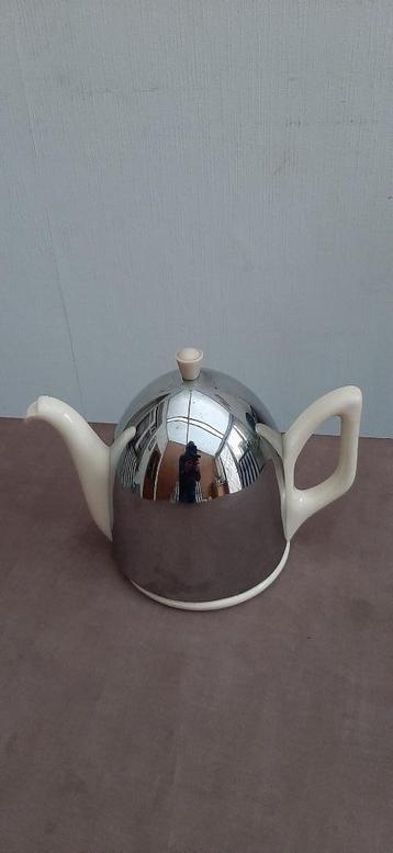 Vintage Theepot beschikbaar voor biedingen