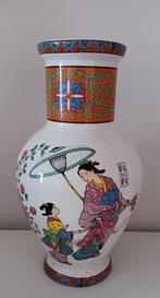Vase en céramique  représentant personnage japonais, Enlèvement ou Envoi