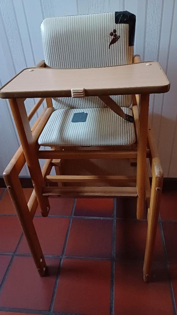 kinderstoel met tafeltje, Kinderen en Baby's, Kinderstoelen, Zo goed als nieuw, Meegroeistoel, Afneembaar eetblad, Ophalen