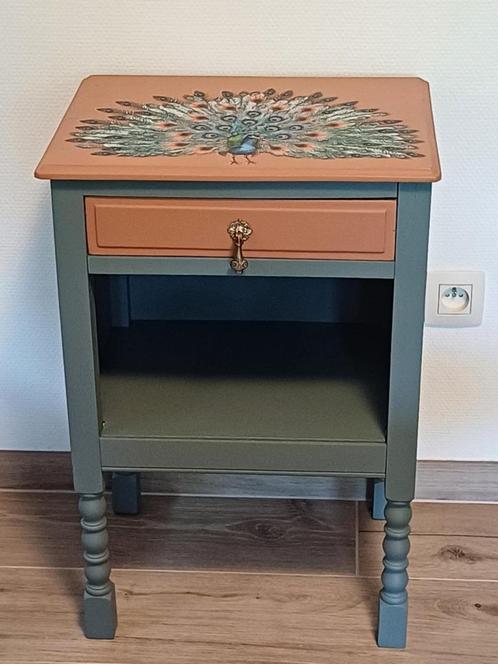 Uniek massief houten nachtkastje Blue Pine met Pauw/Peacoc, Antiek en Kunst, Curiosa en Brocante, Ophalen