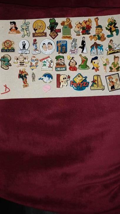 Beaucoup d'épingles à vendre, Collections, Broches, Pins & Badges, Comme neuf, Enlèvement ou Envoi