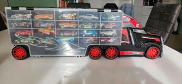 Hotwheels camion met 40 hotwheels auto's beschikbaar voor biedingen