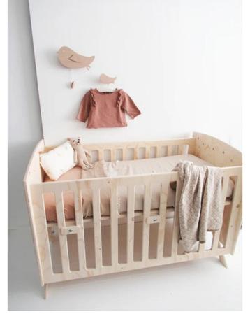 Lit bébé en bois naturel comme neuf a saisir beschikbaar voor biedingen