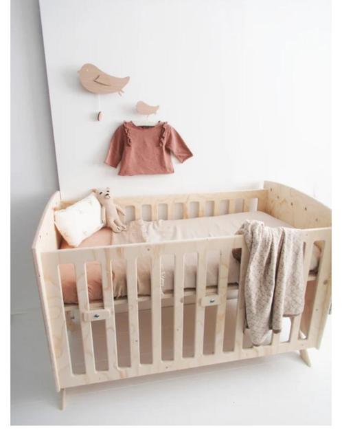 Lit bébé en bois naturel comme neuf a saisir, Kinderen en Baby's, Kinderkamer | Complete kinderkamers, Zo goed als nieuw, Jongetje of Meisje