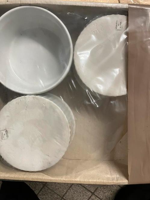4 ovenvaste porseleinen ramequins (nieuw), Huis en Inrichting, Keuken | Servies, Porselein, Ophalen