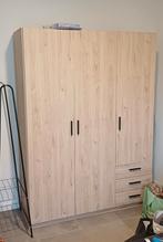 Licht beige kleerkast, 3 deurs. Hang en lig plaatsen, Ophalen