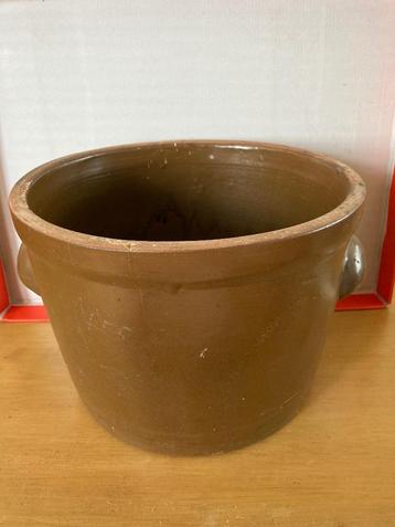 oude stenen voorraad pot (diameter 26 cm) beschikbaar voor biedingen