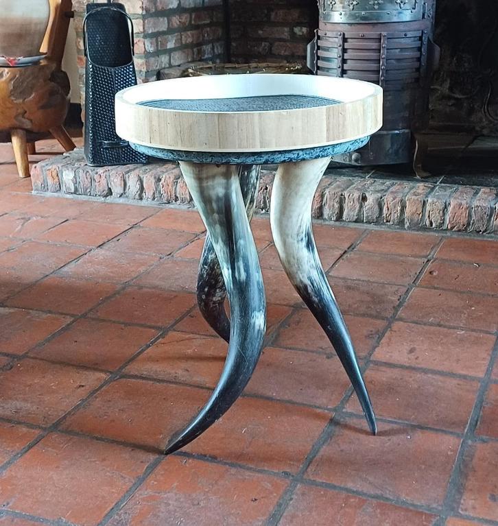 Salontafel bijzettafel koffietafel met lange hoorn, Huis en Inrichting, Tafels | Bijzettafels, Zo goed als nieuw, Ophalen