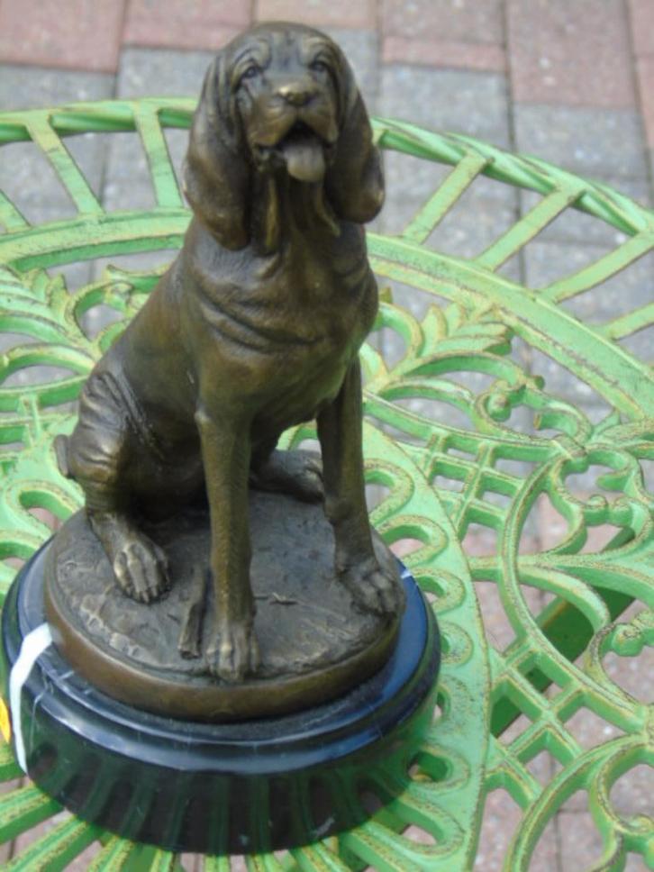 chien saint-hubert assis en bronze signé, CAIN, Antiquités & Art, Antiquités | Bronze & Cuivre, Bronze, Enlèvement