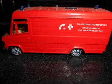 Siku 1/43 Mercedes Pompier, Hobby en Vrije tijd, Modelauto's | 1:43, Ophalen of Verzenden, SIKU
