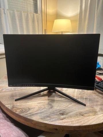 MSI 144hz 1Ms gebogen scherm beschikbaar voor biedingen