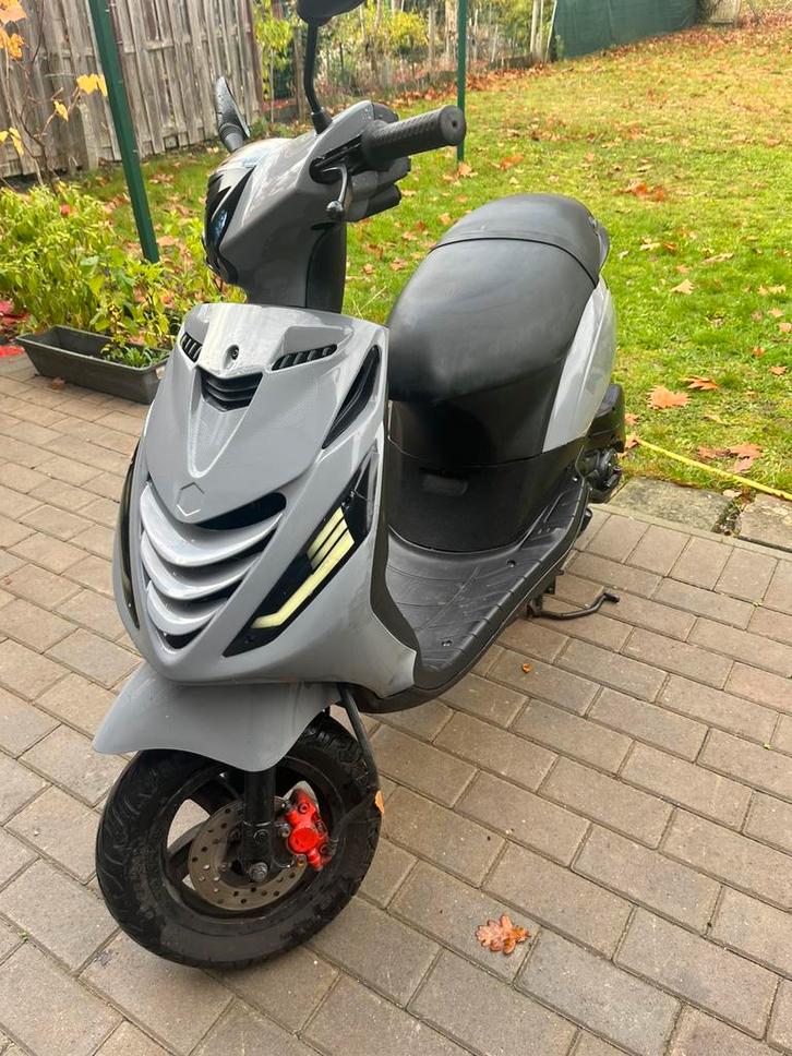 Piaggio zip 4t A klasse, Fietsen en Brommers, Scooters | Piaggio, Zo goed als nieuw, Zip, Klasse A (25 km/u), Benzine, Ophalen