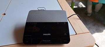 Radiowekker Philips met extra aansluit  beschikbaar voor biedingen