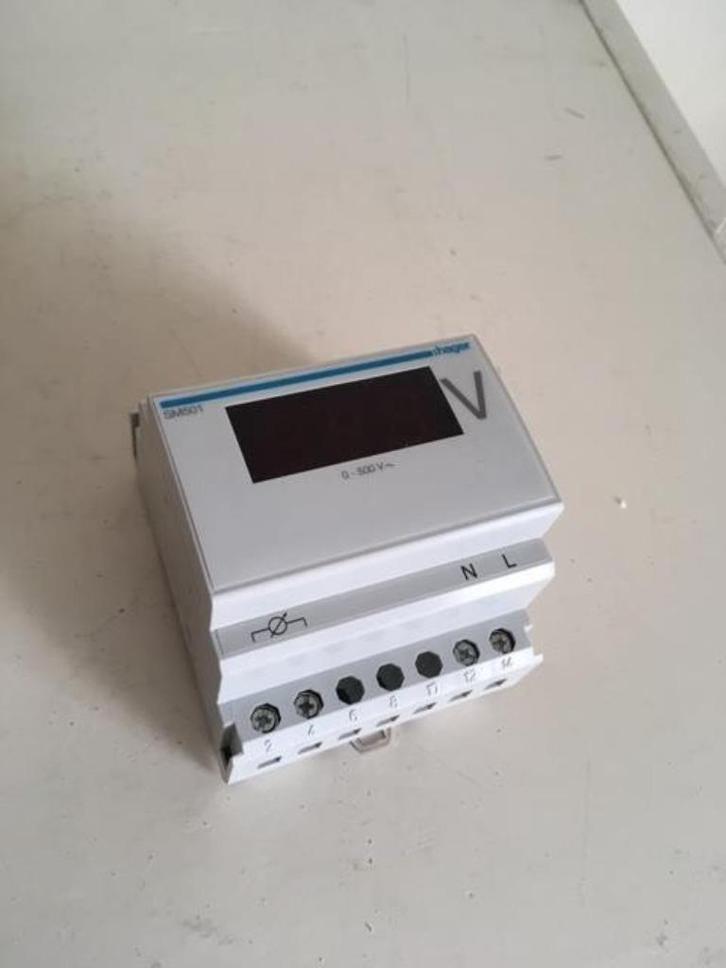 105. Digitale voltmeter Hager SM501, Hobby en Vrije tijd, Elektronica-componenten, Nieuw, Ophalen of Verzenden