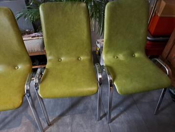 Vintage keukenstoelen beschikbaar voor biedingen