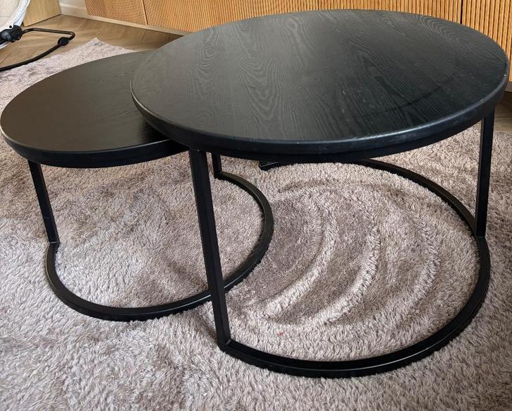 2 zwarte ronde salontafels, Huis en Inrichting, Tafels | Salontafels, Gebruikt, Rond, Grenenhout, Metaal, Ophalen