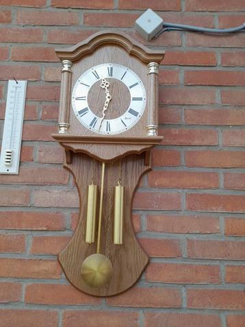 Retro wandklokje beschikbaar voor biedingen