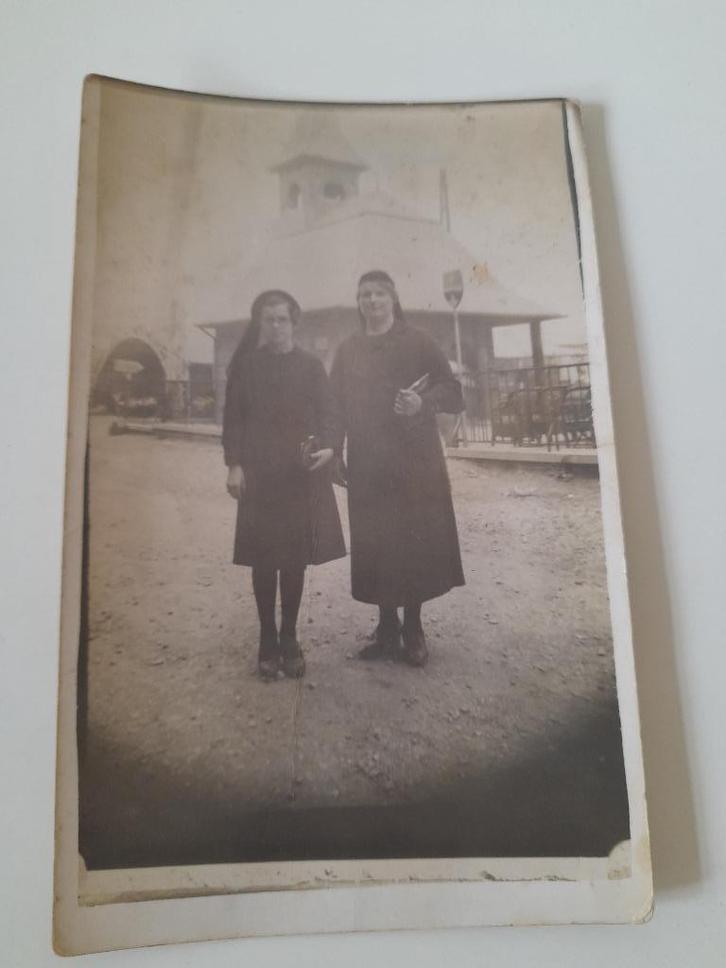 Postkaart - moeder en dochter,  1920, Verzamelen, Postkaarten | Themakaarten, Ongelopen, 1920 tot 1940, Ophalen of Verzenden