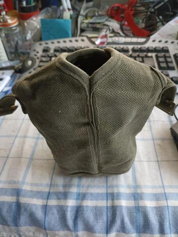 Flessenhouder uit de Tweede Wereldoorlog beschikbaar voor biedingen