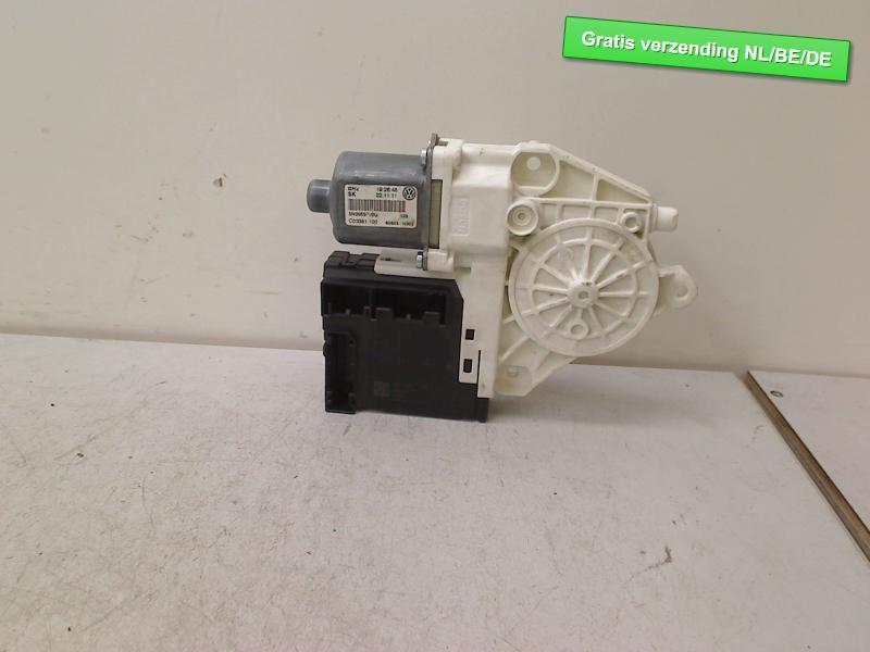 MOTEUR LEVE VITRE ELECTRIQUE AVANT DROIT Tiguan (5N1 / 2), Utilisé, Droite, De Bloemendaal 21 21
5221 EB  'S HERTOGENBOSCH, NL