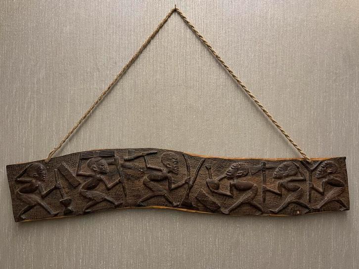 Zeer mooi Afrikaans tafereel in een houten paneeltje., Antiek en Kunst, Kunst | Beelden en Houtsnijwerken, Ophalen of Verzenden