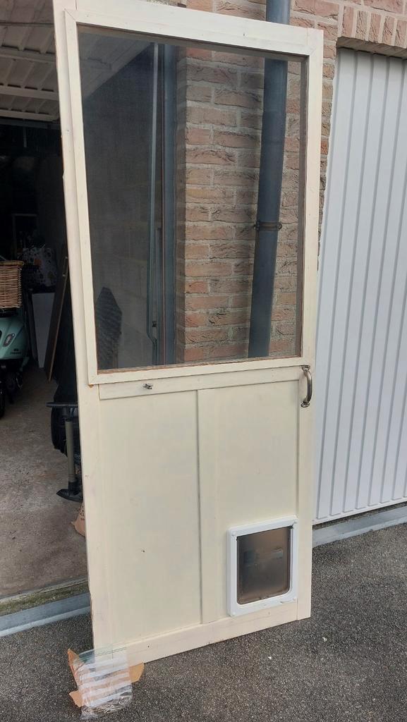 Vliegendeur met hondenluik en zelfsluitende veer., Doe-het-zelf en Bouw, Raamkozijnen en Schuifdeuren, Aluminium, Ophalen