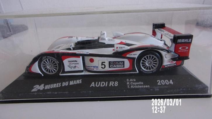 AUDI R8 le MANS 2004.IXO 1/43 COMME NEUVE,VITRINE, Hobby en Vrije tijd, Modelauto's | 1:43, Zo goed als nieuw, Auto, Overige merken
