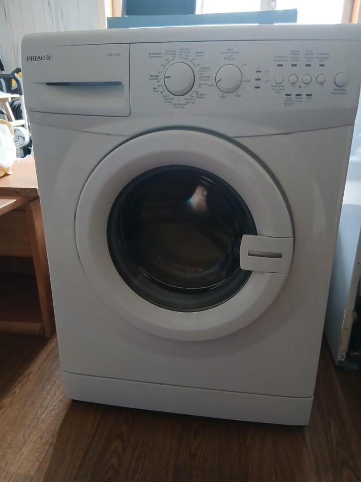 Wasmachine FRIAC, Elektronische apparatuur, Wasmachines, Gebruikt, Voorlader, 4 tot 6 kg, 85 tot 90 cm, 1200 tot 1600 toeren, Ophalen