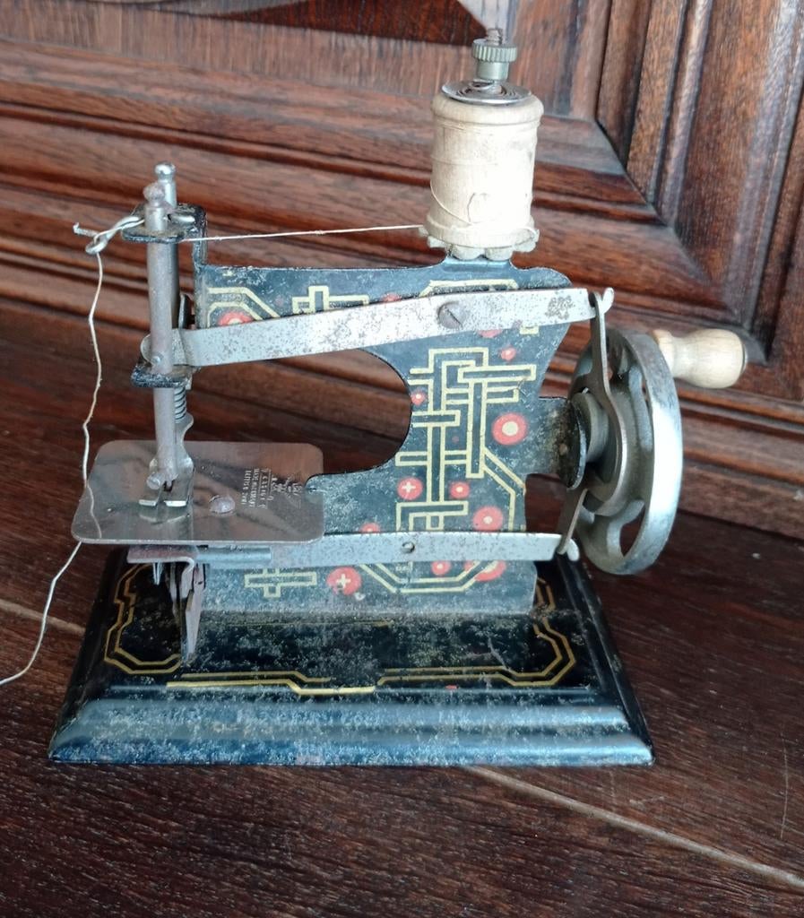 Jouet cousette Germany British zone complète, Antiek en Kunst, Antiek | Naaimachines, Ophalen of Verzenden