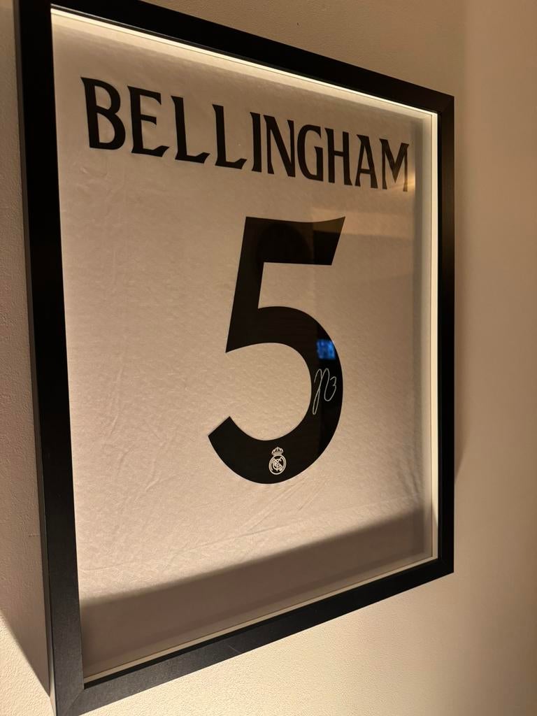 Jude bellingham gesigneerd real madrid shirt, Verzamelen, Ophalen, Zo goed als nieuw, Shirt