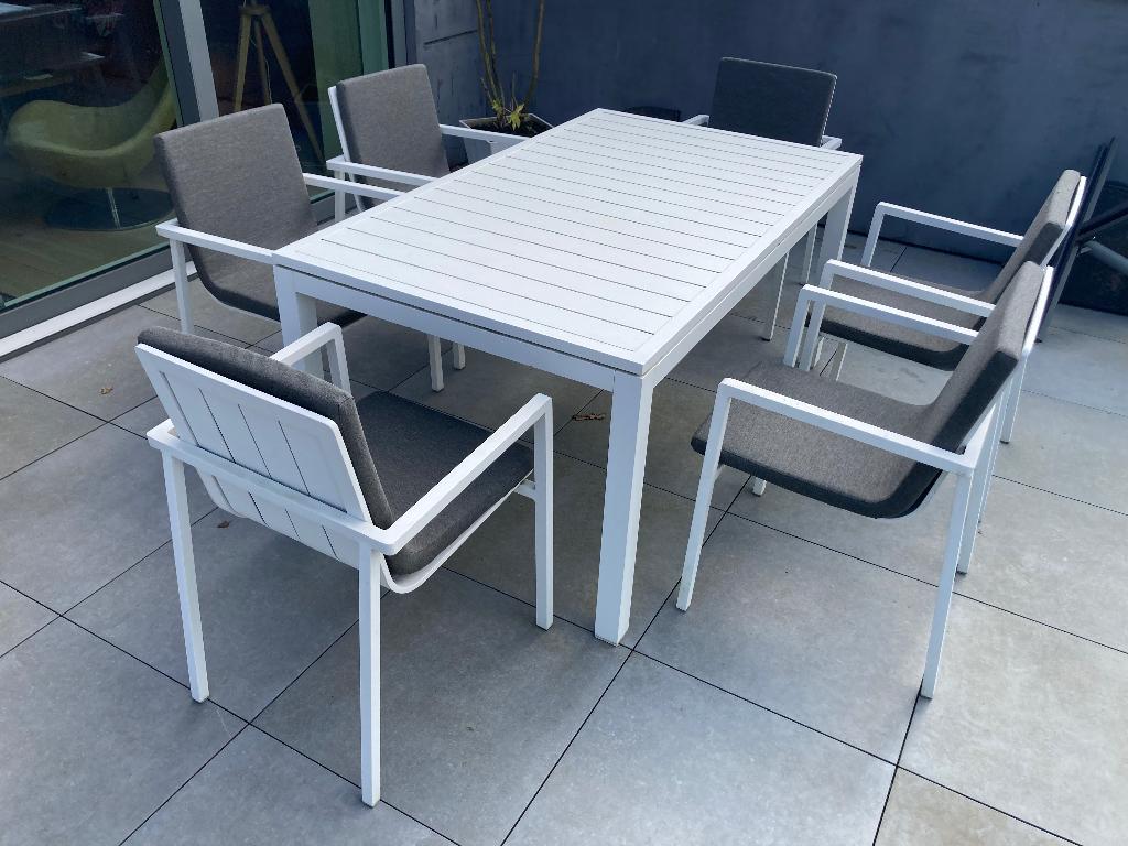 Design tuintafel en stoelen met kussens, Ophalen, Zo goed als nieuw, Rechthoekig, Metaal