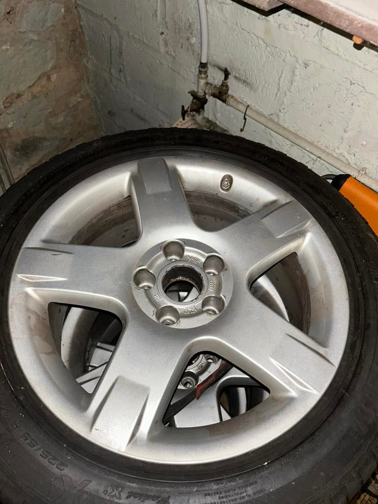 Pneus et jante AUDI, Autos : Pièces & Accessoires, Pneus & Jantes, Neuf, Pneus et Jantes, Enlèvement ou Envoi, 17 pouces