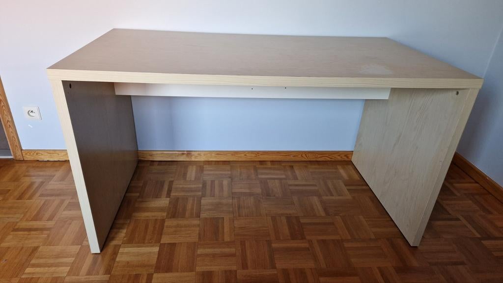Bureau 140cm x 75cm, Huis en Inrichting, Bureaus, Ophalen