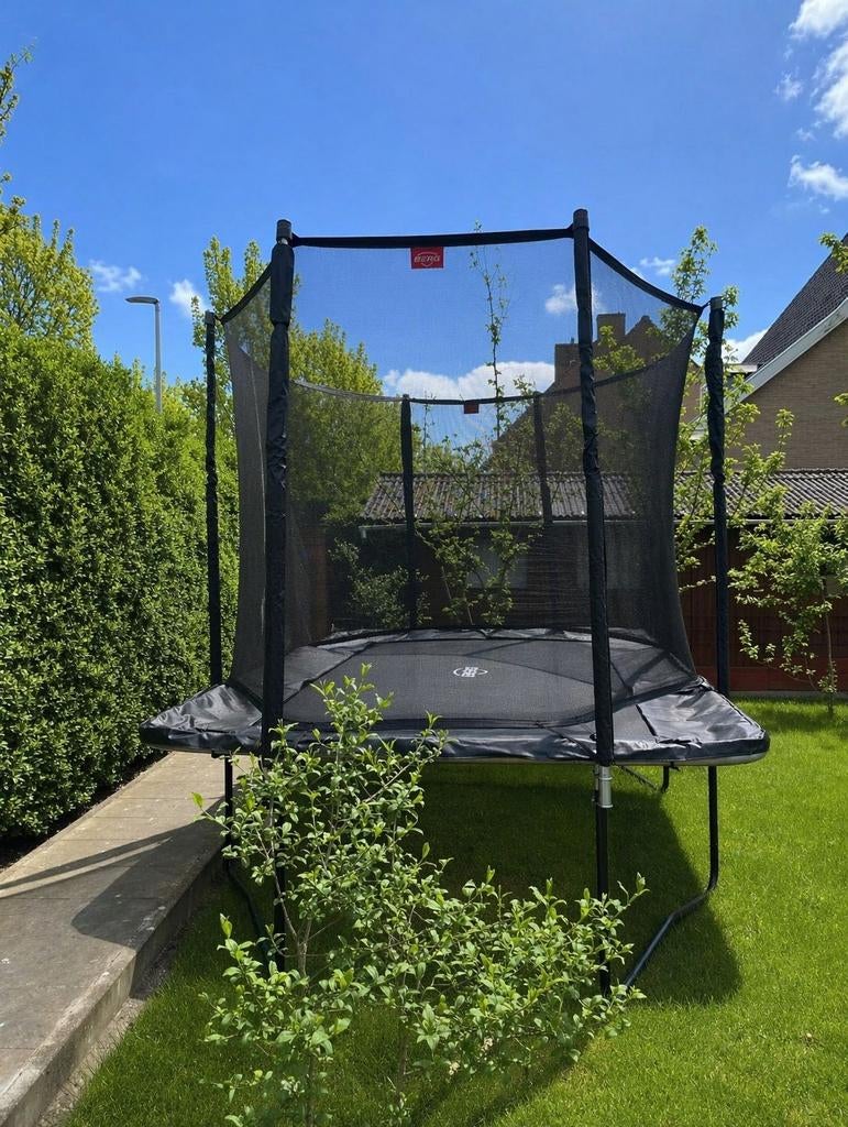 Berg trampoline strak design, uiterst goede vering., Ophalen, Zo goed als nieuw