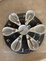 Leisteen met aperitiefpotjes en -lepeltjes. NIEUWE staat, Enlèvement ou Envoi, Neuf, Céramique, Autres types