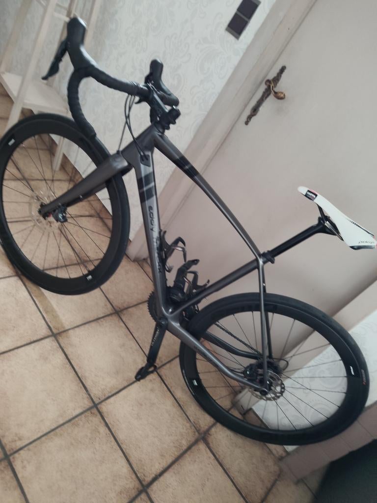 Vélo de route en état neuf ! Eddy Merckx
taille moyenne,
mon, Enlèvement ou Envoi, Carbone