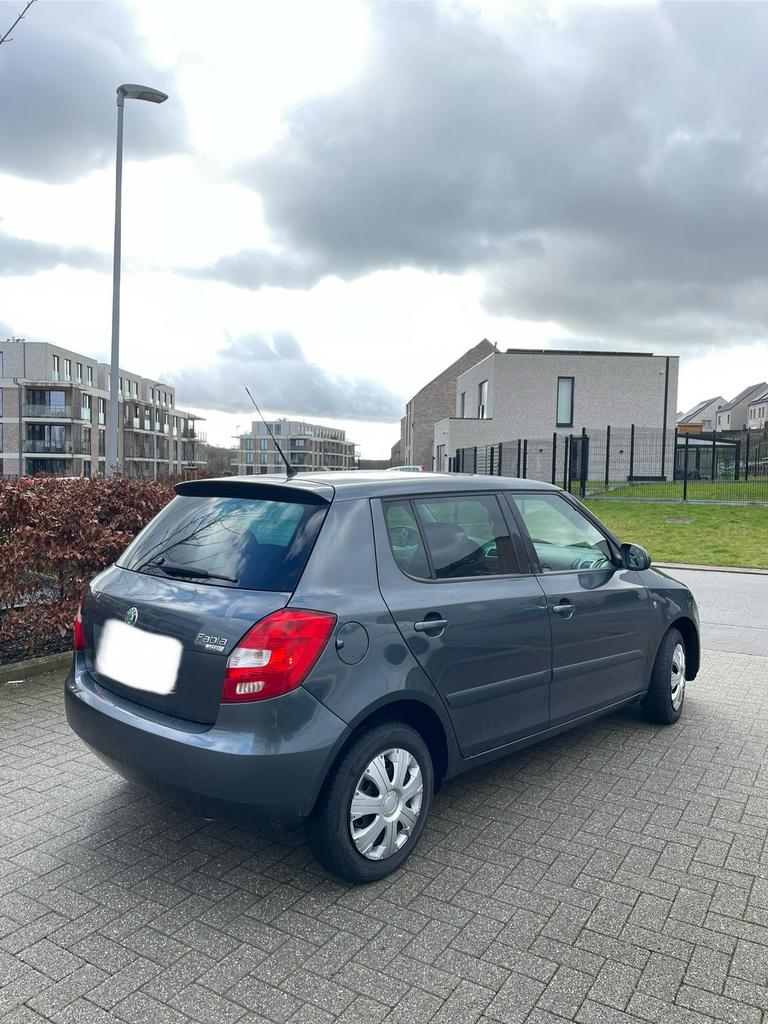 Skoda Fabia 1.2i essence, Achat, Entretenue par le concessionnaire, Phares directionnels, Particulier