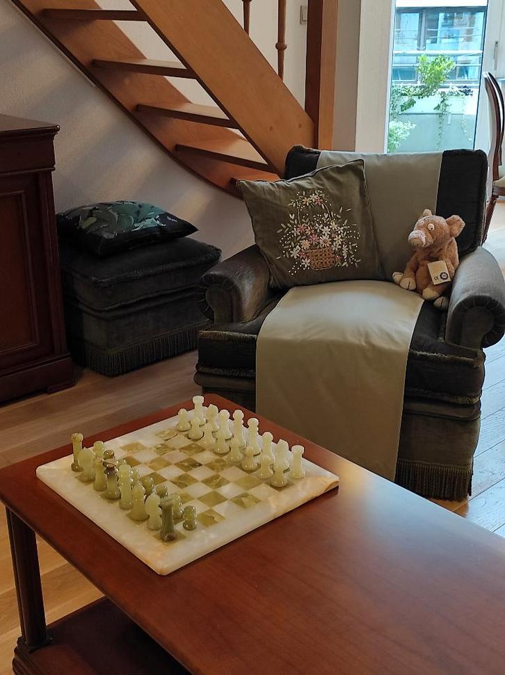 fauteuil 1 place en velours vert foncé avec pouf, Maison & Meubles, Fauteuils, Utilisé, Bois, Tissus, 75 à 100 cm, 75 à 100 cm