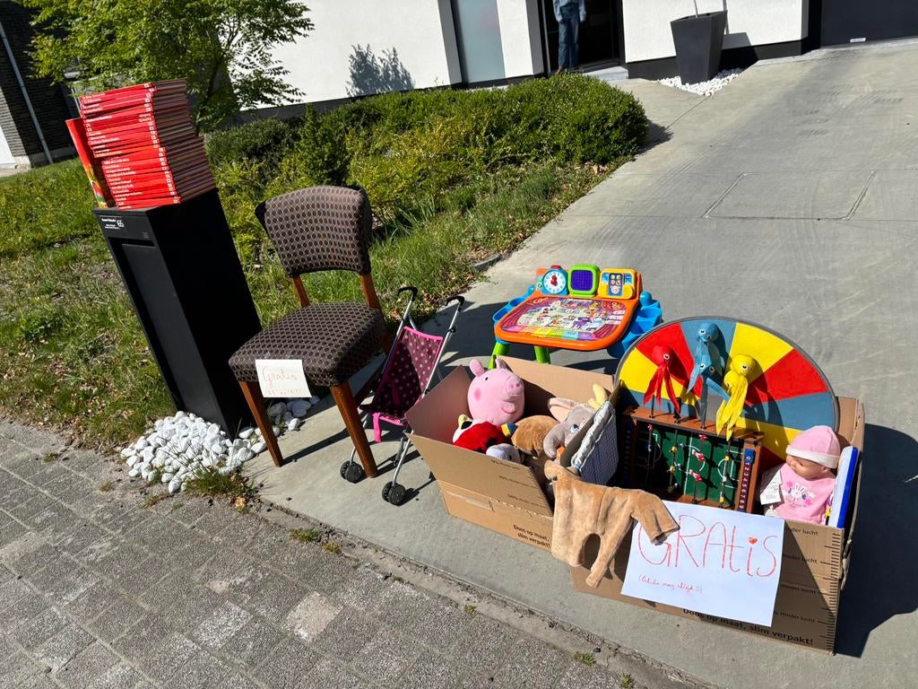 GRATIS speelgoed, knuffels, stoel, boeken…, Enlèvement, Utilisé