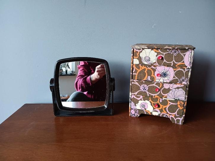 Vintage opbergkastje en make-up spiegel, Verzamelen, Retro, Huis en Inrichting, Ophalen of Verzenden