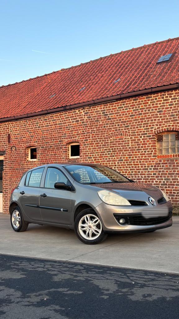 Renault Clio 3 1.2 16v, Autos, Renault, Particulier, Clio, ABS, Airbags, Air conditionné, Bluetooth, Ordinateur de bord, Verrouillage central