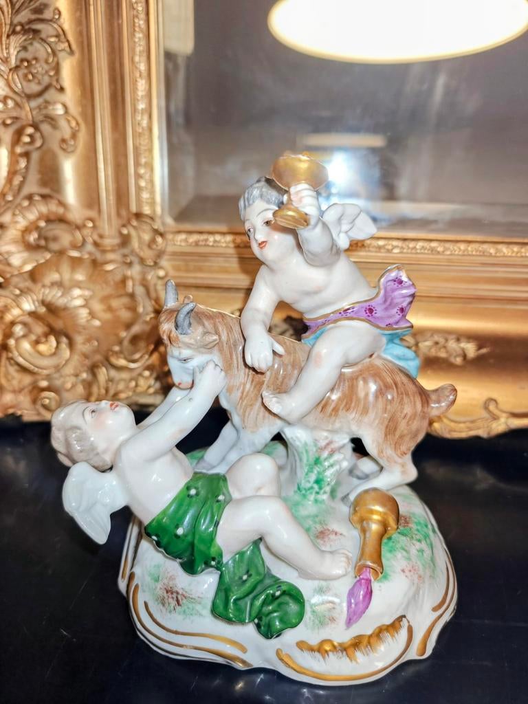 Groupe en porcelaine multicolore du Vieux Paris, Get.Bloch&c, Enlèvement