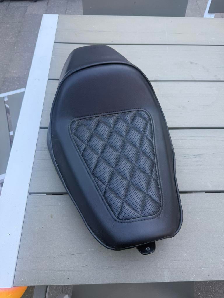 Sportster 1200/883 iron cafe racer seat, Ophalen, Gebruikt