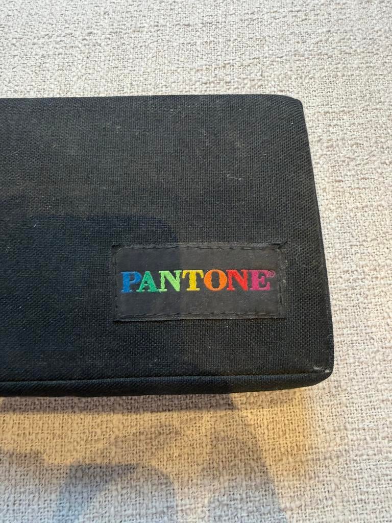 Pantone kleurboek driedelig in cover, Boeken, Ophalen