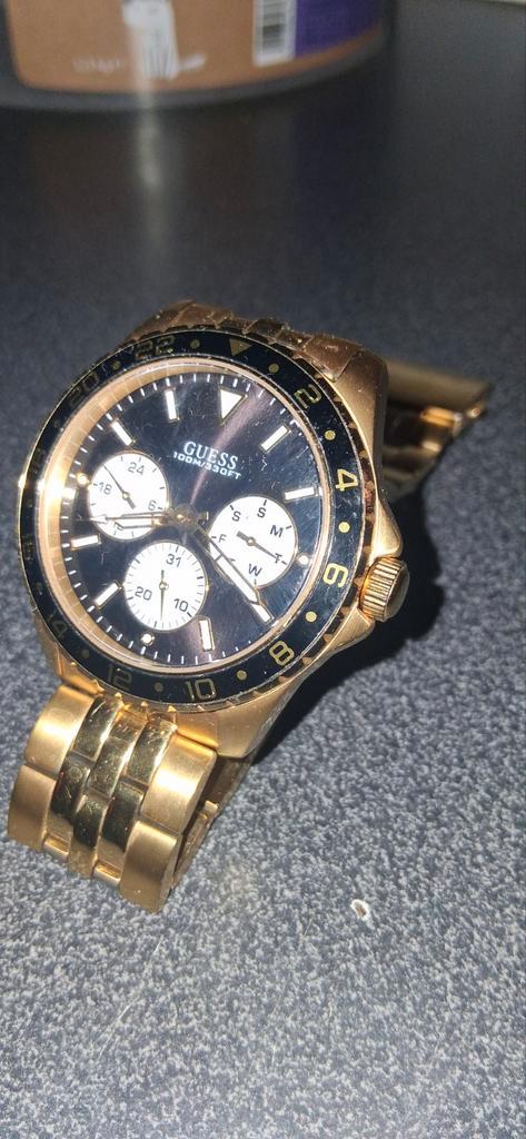 Montre Guess dans sa boîte d'origine., Bijoux, Sacs & Beauté, Montres | Hommes, Or, Or, Enlèvement ou Envoi