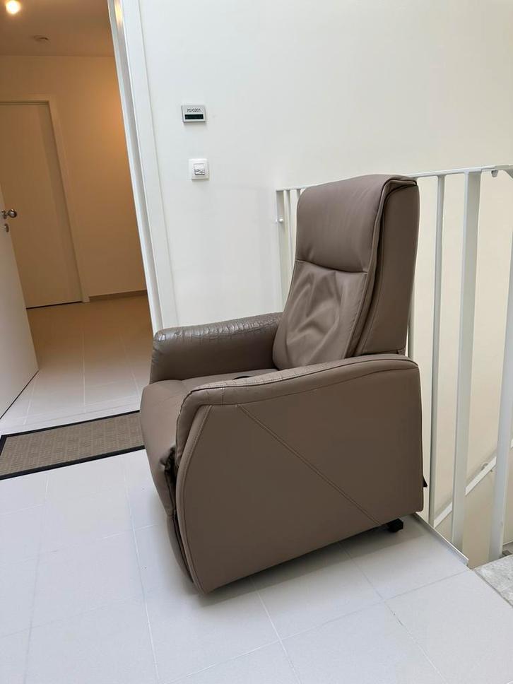 Elektrische zetel, Huis en Inrichting, Fauteuils, Zo goed als nieuw, Ophalen
