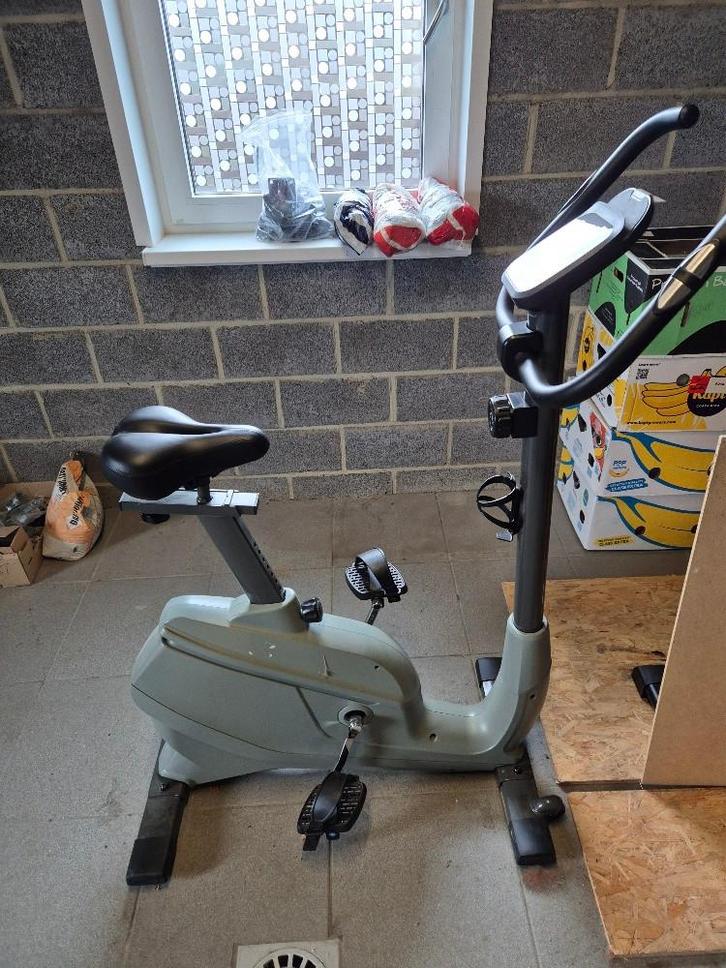 Velo appartement Skandika, Sports & Fitness, Appareils de fitness, Utilisé, Vélo d'appartement, Jambes, Dos, Métal, Enlèvement
