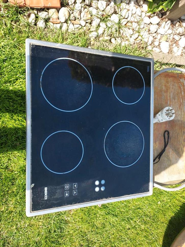 Table de cuisson fonctionnelle, Electroménager, Tables de cuisson, Utilisé, Encastré, 4 zones de cuisson, Enlèvement