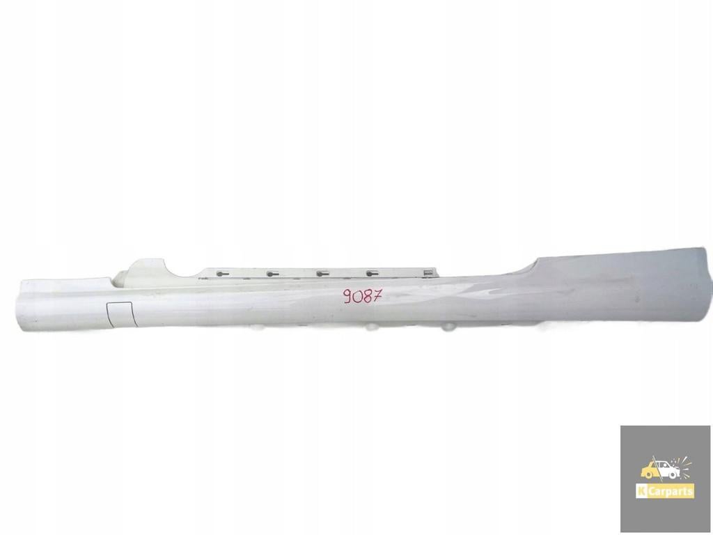 Garniture de bas de caisse gauche pour Mercedes E 207 AMG Ca, Mercedes-Benz AG, Mercedes-Benz, Utilisé, Mercedesstrasse 120
70372  Stuttgart, DE