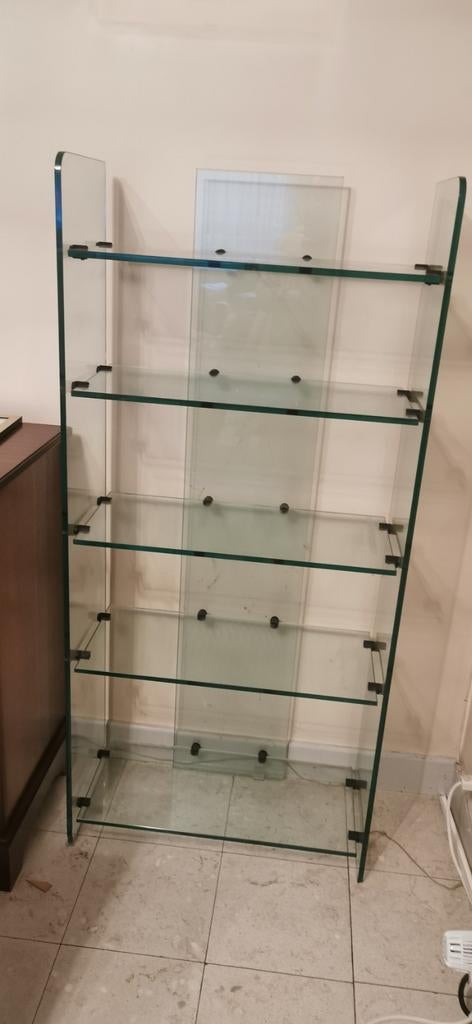 Bibliothèque en verre trempé, Enlèvement, Verre